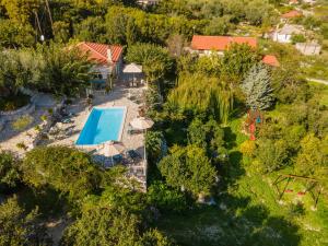 Bazén v ubytování Private villa close to Famous Myrtos beach with private boat! nebo v jeho okolí