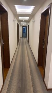 an empty hallway with doors and a hallwayngth at Star Hotel in Tulcea
