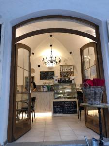 Kuchyňa alebo kuchynka v ubytovaní Apartmány CAFÉ-CAFÉ