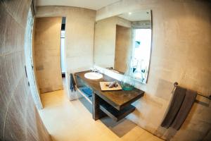 Ein Badezimmer in der Unterkunft Rapture Surfcamps Green Bowl
