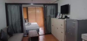 טלויזיה ו/או מרכז בידור ב-One oasis A10 3mins walk SM Mall,free pool - wifi