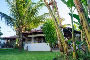 Aed väljaspool majutusasutust Pousada Casa Do Cocotier