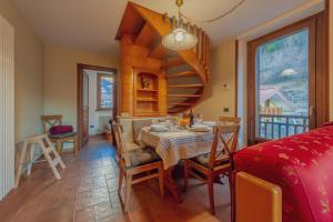 a dining room with a table and chairs and a staircase at CHALET PONTAL 5 - Relax e vista sulle montagne - COUR 0145 in Entrèves
