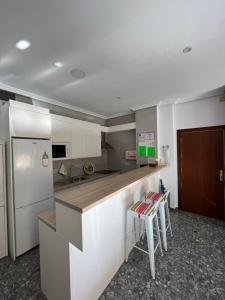 Kuchyň nebo kuchyňský kout v ubytování TORREPEREA- Piso completo