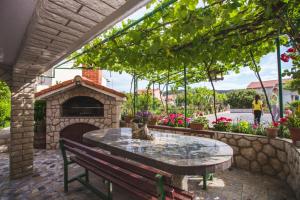 Zahrada ubytování Holiday apartment in Lopar with balcony, air conditioning, WiFi, washing machine 4886-3