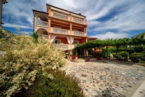 Zahrada ubytování Holiday apartment in Lopar with balcony, air conditioning, WiFi, washing machine 4886-3