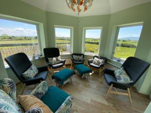 Posezení v ubytování Atlantic Retreat Lodge