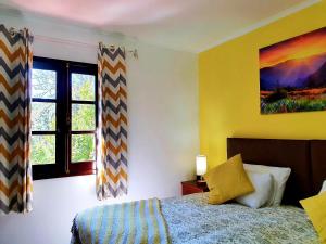 a bedroom with a bed and a window at One bedroom villa with furnished garden and wifi at Camacha in Camacha