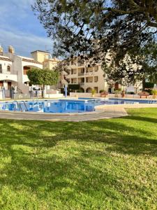 Bazén v ubytovaní Gound Floor Bungalow Jumilla III Playa Flamenca alebo v jeho blízkosti