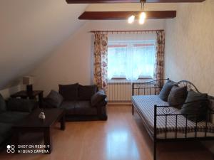 Część wypoczynkowa w obiekcie Domek i Apartamenty Stokrotka