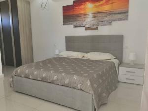 a bedroom with a bed and a painting on the wall at Résidence Sophia in Fatick +23 photos
