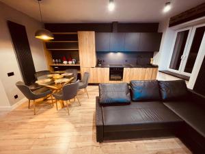 Posedenie v ubytovaní Apartamenty KTW Park Śląski