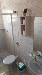 A bathroom at Pousada das Ondas Riviera