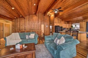 TiptonにあるGrand Escape with Deck, Game Room, Nature View!のギャラリーの写真