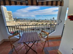 Balkón nebo terasa v ubytování Apartamento Karina Beach-5