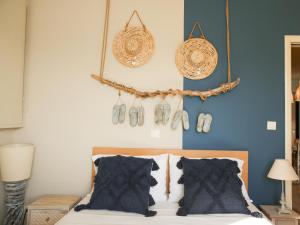 Cama ou camas em um quarto em Beach House in Itea-Delphi