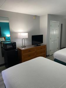 Postel nebo postele na pokoji v ubytování La Quinta Inn by Wyndham Tyler