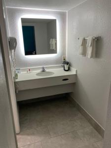 Koupelna v ubytování La Quinta Inn by Wyndham Tyler