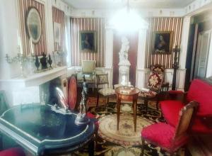 a living room with a table and chairs at Propriété Charbaymond in Clermont-Ferrand