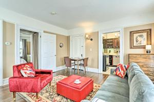 Fotografie z fotogalerie ubytování Historic Poughkeepsie Apt - Walkable Location v destinaci Poughkeepsie