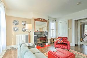 Fotografie z fotogalerie ubytování Historic Poughkeepsie Apt - Walkable Location v destinaci Poughkeepsie