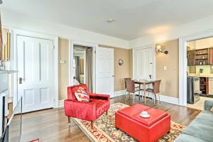Fotografie z fotogalerie ubytování Historic Poughkeepsie Apt - Walkable Location v destinaci Poughkeepsie