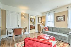 Fotografie z fotogalerie ubytování Historic Poughkeepsie Apt - Walkable Location v destinaci Poughkeepsie + 18 fotografií