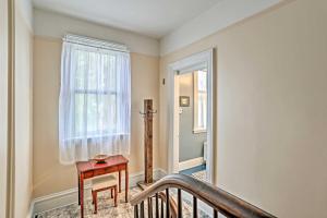 Fotografie z fotogalerie ubytování Historic Poughkeepsie Apt - Walkable Location v destinaci Poughkeepsie