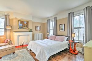 Fotografie z fotogalerie ubytování Historic Poughkeepsie Apt - Walkable Location v destinaci Poughkeepsie