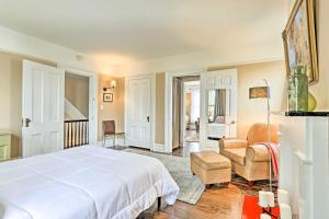Fotografie z fotogalerie ubytování Historic Poughkeepsie Apt - Walkable Location v destinaci Poughkeepsie