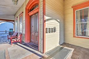 Fotografie z fotogalerie ubytování Historic Poughkeepsie Apt - Walkable Location v destinaci Poughkeepsie