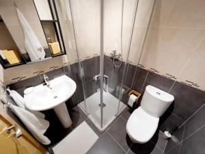 a bathroom with a toilet and a sink and a shower at Apartamento Paseo Marítimo Laxe in Laxe