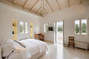 Posteľ alebo postele v izbe v ubytovaní Villa Perivoli in Lemon Orchard