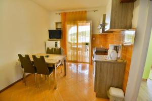 Kuchyň nebo kuchyňský kout v ubytování Apartmani Zlata