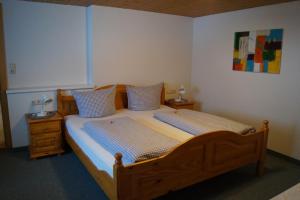 Uma cama ou camas num quarto em Haus Moosbrugger