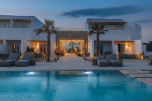 A piscina localizada em Adama Mykonos Boutique Hotel ou nos arredores