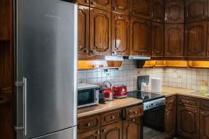 A kitchen or kitchenette at Filoxenia MG Projects Neos Kosmos
