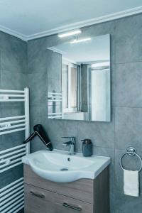 A bathroom at Filoxenia MG Projects Neos Kosmos