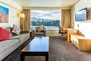 Posezení v ubytování Crowne Plaza Queenstown by IHG