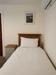 Postel nebo postele na pokoji v ubytování Coliemore Acommodation Dalkey