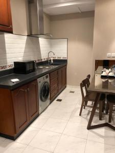 Kuchyň nebo kuchyňský kout v ubytování Biz Hotel Apartments