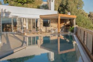 The swimming pool at or close to New Villa Komos in Pitsidia,Matala,Crete