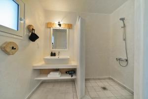 A bathroom at New Villa Komos in Pitsidia,Matala,Crete
