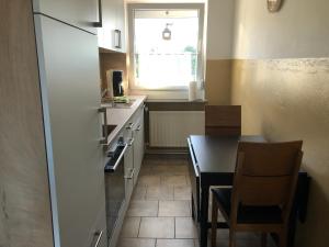 Kuchyň nebo kuchyňský kout v ubytování Haus Annegrete mit überdachter Terrasse zum Garten
