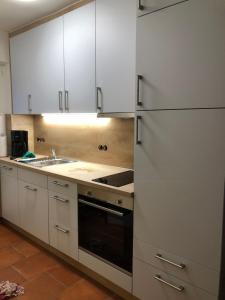 Kuchyň nebo kuchyňský kout v ubytování Haus Annegrete mit überdachter Terrasse zum Garten