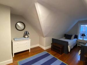 Photo de la galerie de l'établissement Spectacular Location Two Bedroom State Circle Apartment, à Annapolis