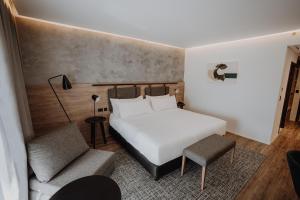 A bed or beds in a room at Böden Hotel & Spa by AKEN Soul