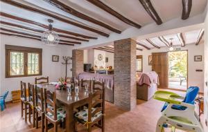 a dining room with a table and chairs at Nice Home In Puertollano With 4 Bedrooms, Outdoor Swimming Pool And Swimming Pool in Las Caserías