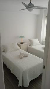 Säng eller sängar i ett rum på Eurosol Carihuela Sun&Beach