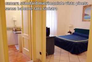A bed or beds in a room at Hotel Club Sabbiadoro